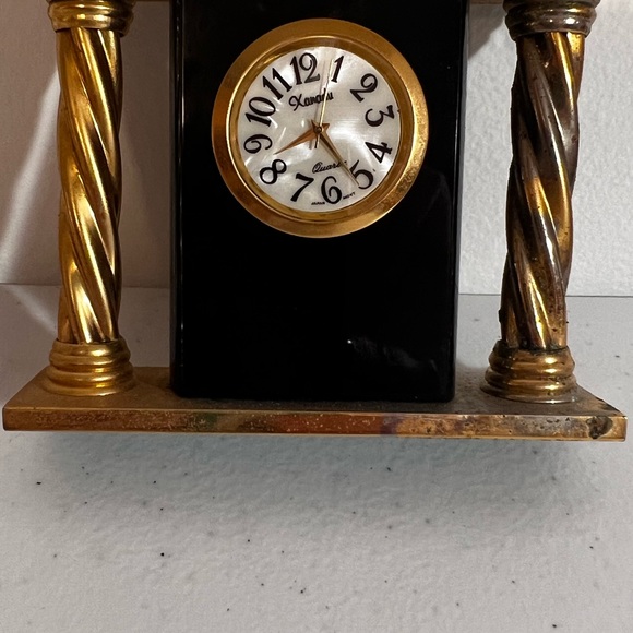 Mini mantle quartz clock.  Brass and onyx maybe marble. Just needs battery - Picture 3 of 10